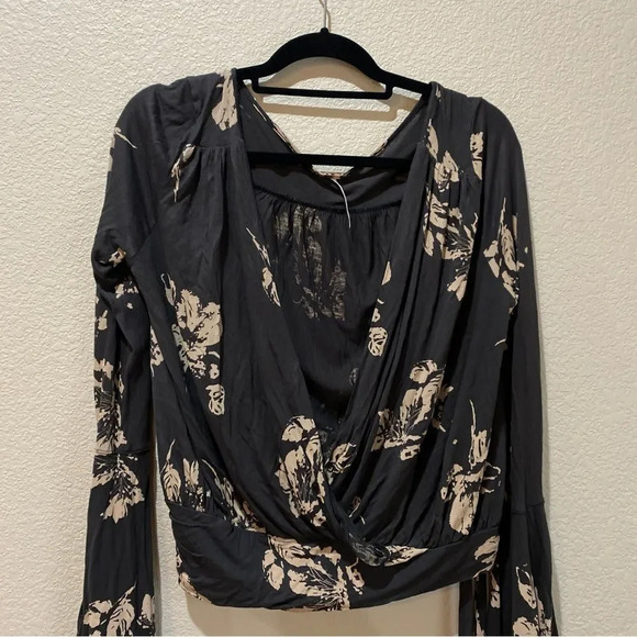FREE PEOPLE Fiona Wrap Blouse Brown Bohemian Floral Pleated Size Medium - Picture 5 of 9